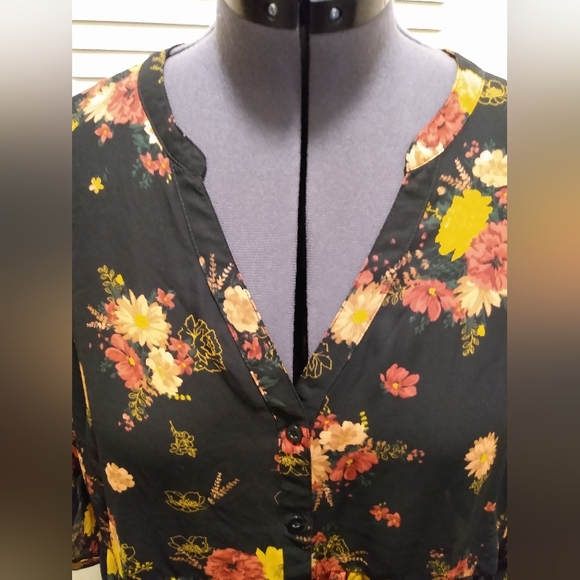 Torrid Georgette High-low Babydoll Button Up Blouse. Torrid size 4 (26w) - Picture 4 of 9